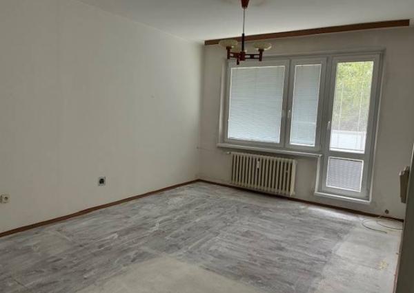 Predám 2 izbový byt Dubnica nad Váhom, pod Kaštieľom