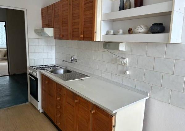 Predám 2 izbový byt Dubnica nad Váhom, pod Kaštieľom