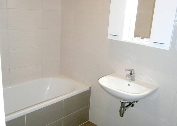 Opäť v ponuke...Prenájom 2-izbový byt, blízke centrum-Piešťany 