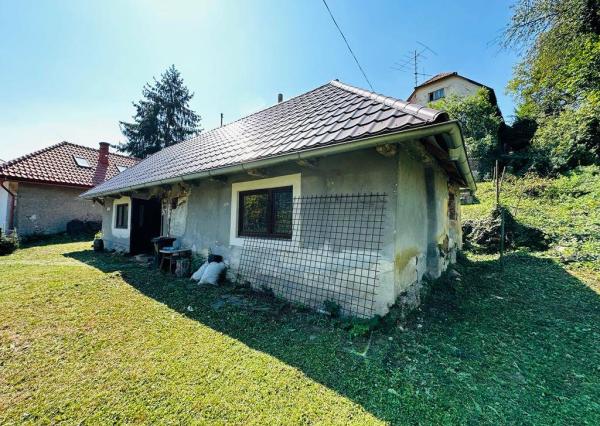 Na predaj rodinný dom 75 m², pozemok 520 m², Nová Baňa, kúpou voľný