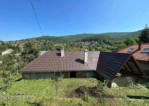 Na predaj rodinný dom 75 m², pozemok 520 m², Nová Baňa, kúpou voľný