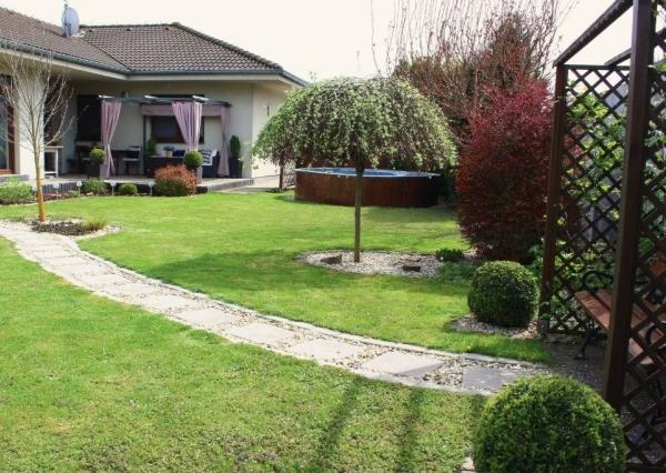 5 izbový rodinný dom, s krásnou záhradou, 9árový pozemok pri Nitre