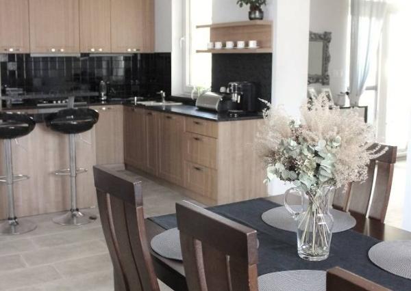 5 izbový rodinný dom, s krásnou záhradou, 9árový pozemok pri Nitre