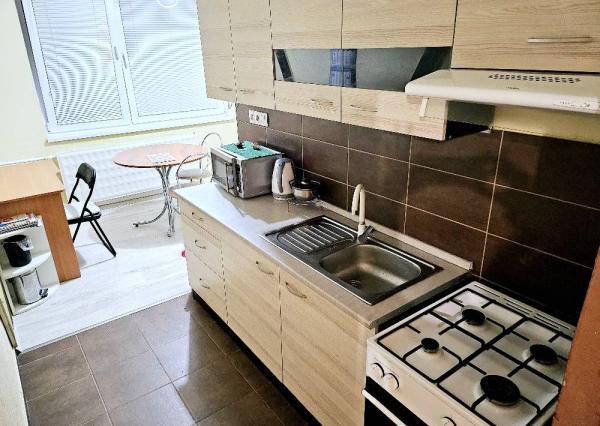 2,5 izbový byt Bánovce nad Bebravou / CENTRUM- STRED / KOMPLETNÁ REKNŠ