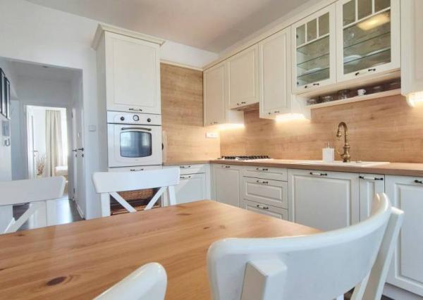 Na prenájom 3-izbový byt s lodžiou, 74 m², Pri Kríži., Dúbravka