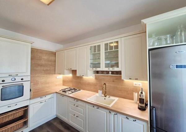 Na prenájom 3-izbový byt s lodžiou, 74 m², Pri Kríži., Dúbravka