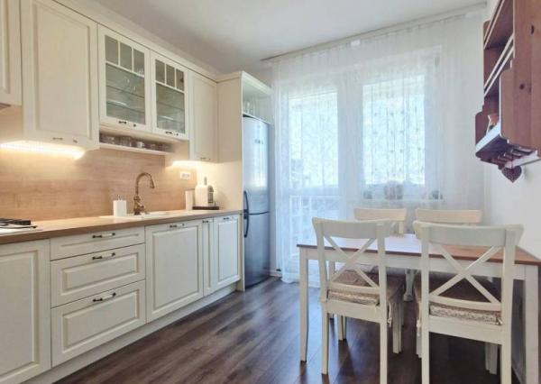 Na prenájom 3-izbový byt s lodžiou, 74 m², Pri Kríži., Dúbravka