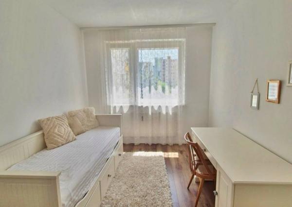 Na prenájom 3-izbový byt s lodžiou, 74 m², Pri Kríži., Dúbravka