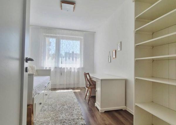 Na prenájom 3-izbový byt s lodžiou, 74 m², Pri Kríži., Dúbravka