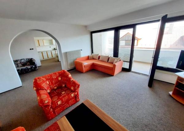 Prenájom 4 izbový byt s parkovaním, Pod Párovcami Piešťany.