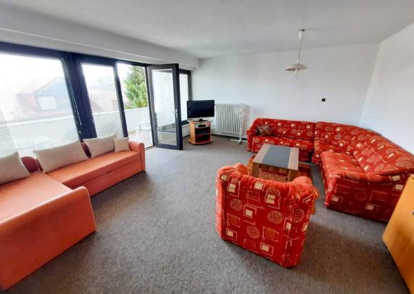 Prenájom 4 izbový byt s parkovaním, Pod Párovcami Piešťany.