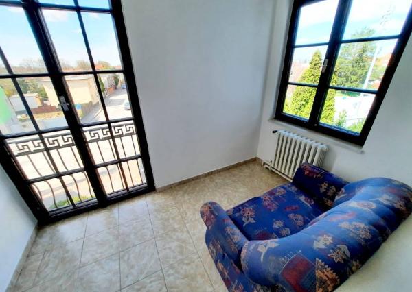 Prenájom 4 izbový byt s parkovaním, Pod Párovcami Piešťany.