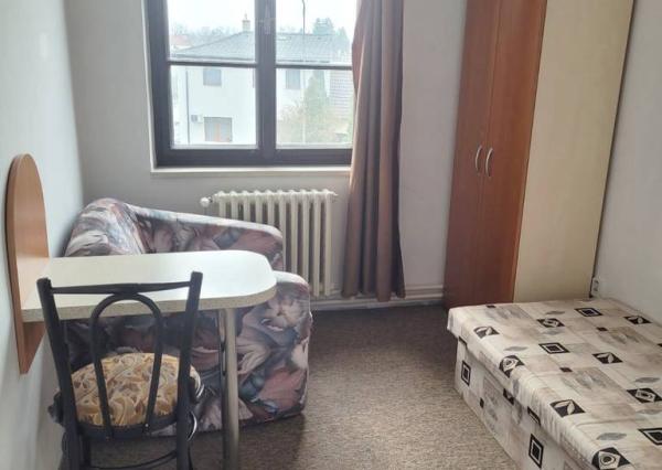 Prenájom 4 izbový byt s parkovaním, Pod Párovcami Piešťany.