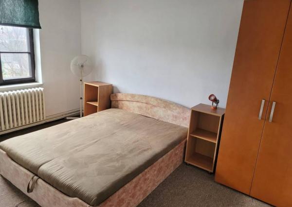 Prenájom 4 izbový byt s parkovaním, Pod Párovcami Piešťany.