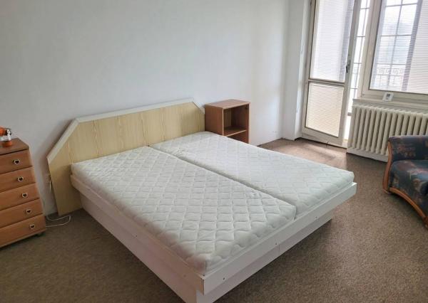 Prenájom 4 izbový byt s parkovaním, Pod Párovcami Piešťany.