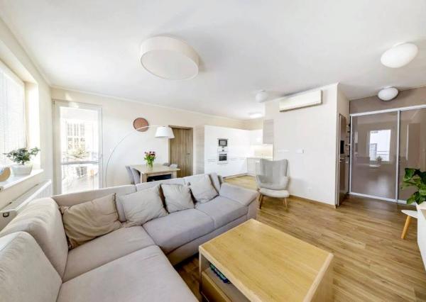 Priestranný 92m2 3-izbový byt s parkovacím miestom - Piešťany centrum