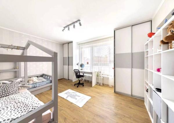 Priestranný 92m2 3-izbový byt s parkovacím miestom - Piešťany centrum