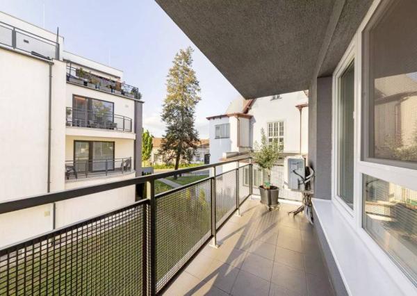 Priestranný 92m2 3-izbový byt s parkovacím miestom - Piešťany centrum