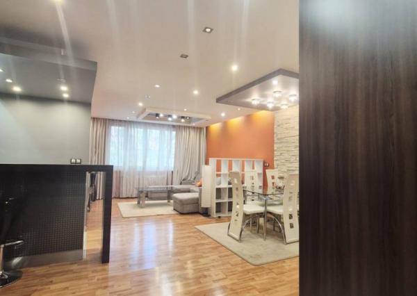 Na prenájom 3-izbový byt s balkónom, 97 m², Tallerova ul., Staré Mesto