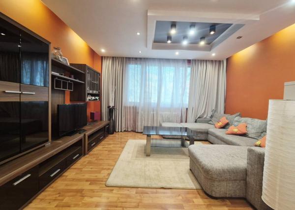 Na prenájom 3-izbový byt s balkónom, 97 m², Tallerova ul., Staré Mesto