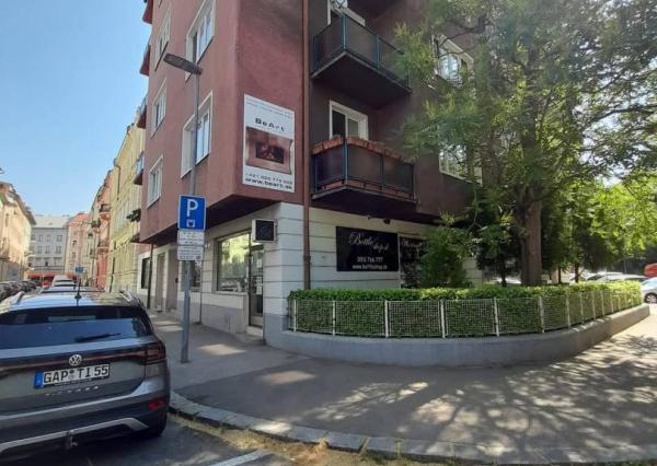 Na prenájom 3-izbový byt s balkónom, 97 m², Tallerova ul., Staré Mesto