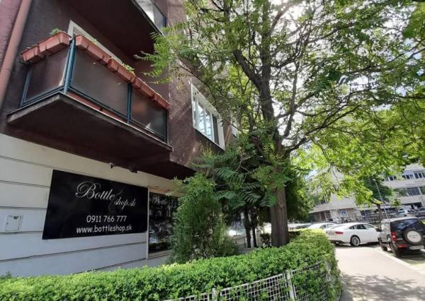 Na prenájom 3-izbový byt s balkónom, 97 m², Tallerova ul., Staré Mesto