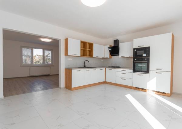 Na predaj 4-izbový rodinný dom 207 m², pozemok 331 m², Koválov, Senica