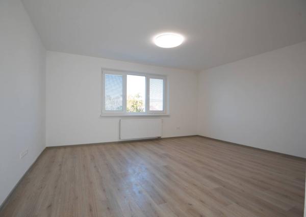 Na predaj 4-izbový rodinný dom 207 m², pozemok 331 m², Koválov, Senica