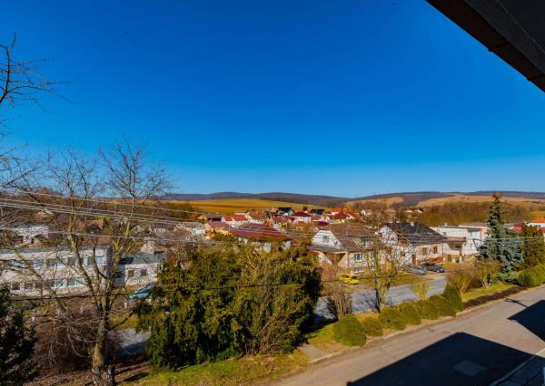 Na predaj 4-izbový rodinný dom 207 m², pozemok 331 m², Koválov, Senica