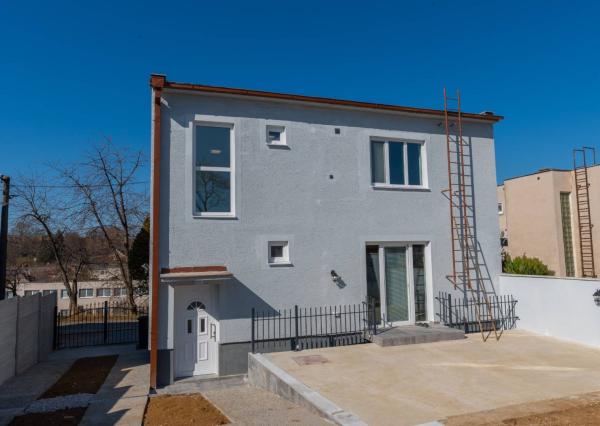 Na predaj 4-izbový rodinný dom 207 m², pozemok 331 m², Koválov, Senica