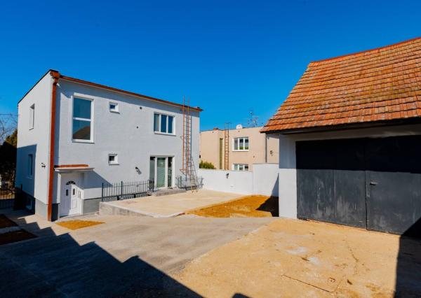 Na predaj 4-izbový rodinný dom 207 m², pozemok 331 m², Koválov, Senica