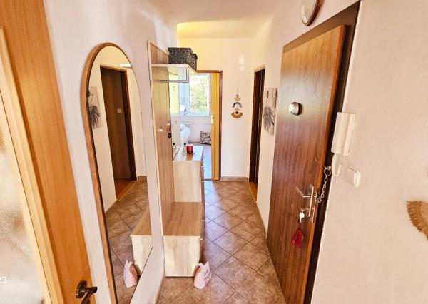 *NA PRENÁJOM* Zariadený 3-izbový byt s loggiou v srdci Piešťan !!