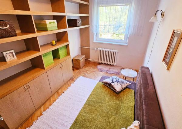 *NA PRENÁJOM* Zariadený 3-izbový byt s loggiou v srdci Piešťan !!