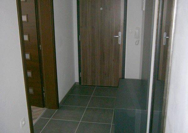 Na prenájom 2 izbový byt s parkovacím miestom, Piešťany.