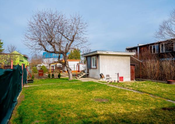 Záhradná chatka s pivnicou, Bratislava, Ulica Svornosti