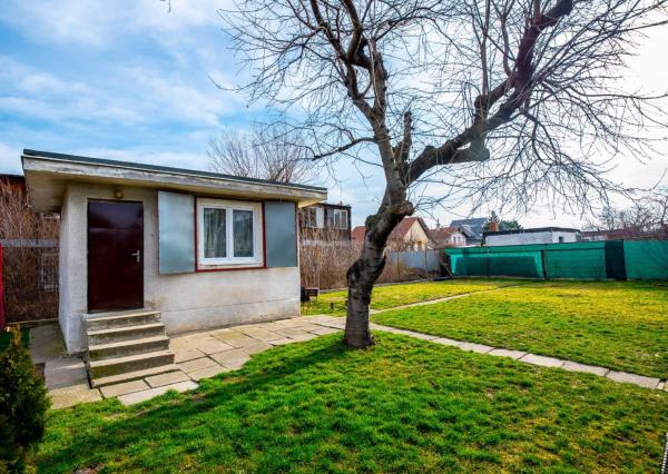 Záhradná chatka s pivnicou, Bratislava, Ulica Svornosti