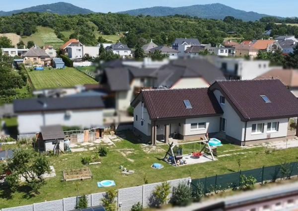 Dvojgeneračné bývanie - 2x Rodinný dom Nitrianska Blatnica