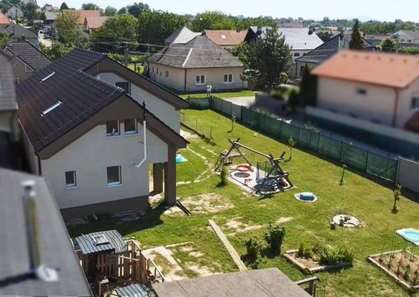 Dvojgeneračné bývanie - 2x Rodinný dom Nitrianska Blatnica
