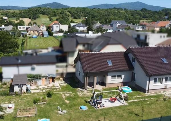 Dvojgeneračné bývanie - 2x Rodinný dom Nitrianska Blatnica