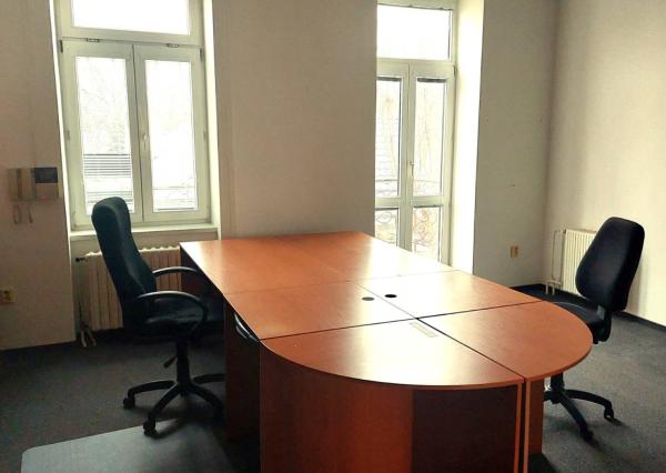 Prenájom - Reprezentatívne kancelárske priestory 190 m2 v Piešťanoch