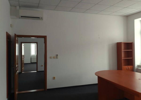 Prenájom - Reprezentatívne kancelárske priestory 190 m2 v Piešťanoch