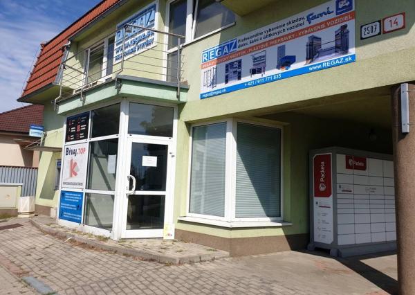 Na prenájom kancelársky priestor 42 m2 -širšie centrum- Nové Mesto n/V