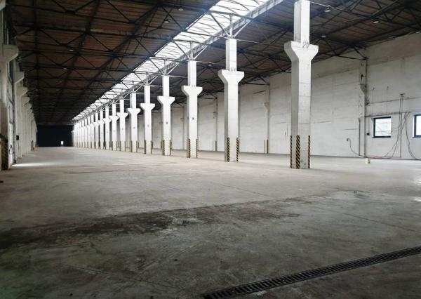 Prenájom - výrobná hala s rozlohou 4 000 m² - Tr. Bohuslavice, NMnV