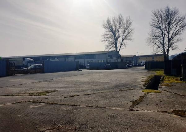 Na predaj areál 8700 m2 s halami 1510 m2 - Trenčianske Bohuslavice