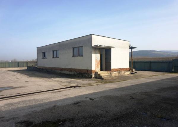 Na predaj areál 8700 m2 s halami 1510 m2 - Trenčianske Bohuslavice
