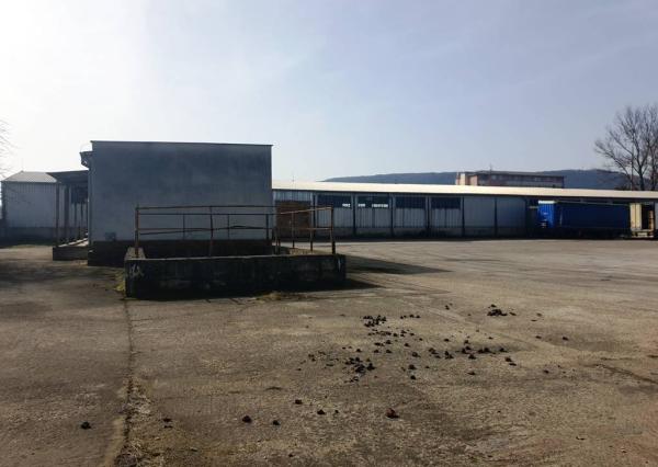 Na predaj areál 8700 m2 s halami 1510 m2 - Trenčianske Bohuslavice