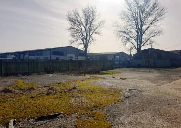 Na predaj areál 8700 m2 s halami 1510 m2 - Trenčianske Bohuslavice