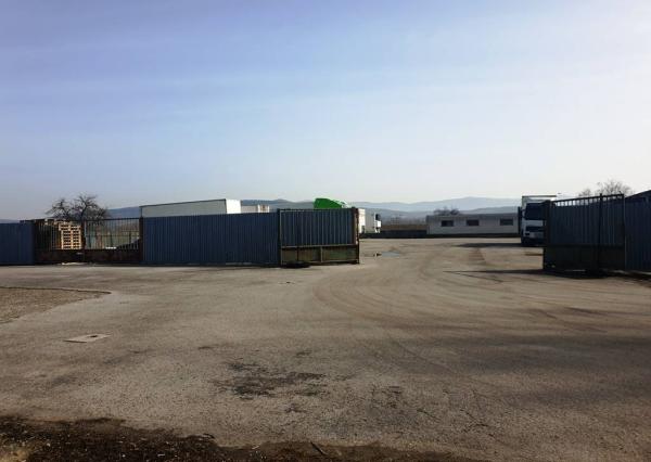 Na predaj areál 8700 m2 s halami 1510 m2 - Trenčianske Bohuslavice