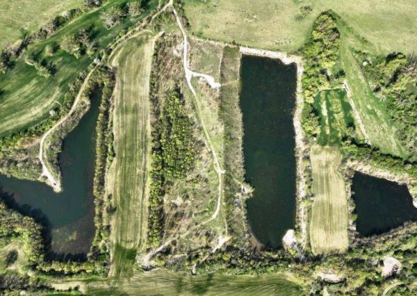 Rekreačný pozemok s troma jazerami o výmere 10ha - Zelená Voda, Beckov