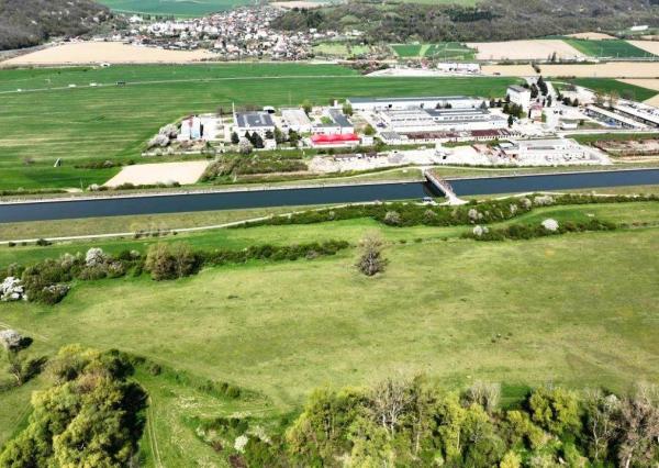 Rekreačný pozemok s troma jazerami o výmere 10ha - Zelená Voda, Beckov